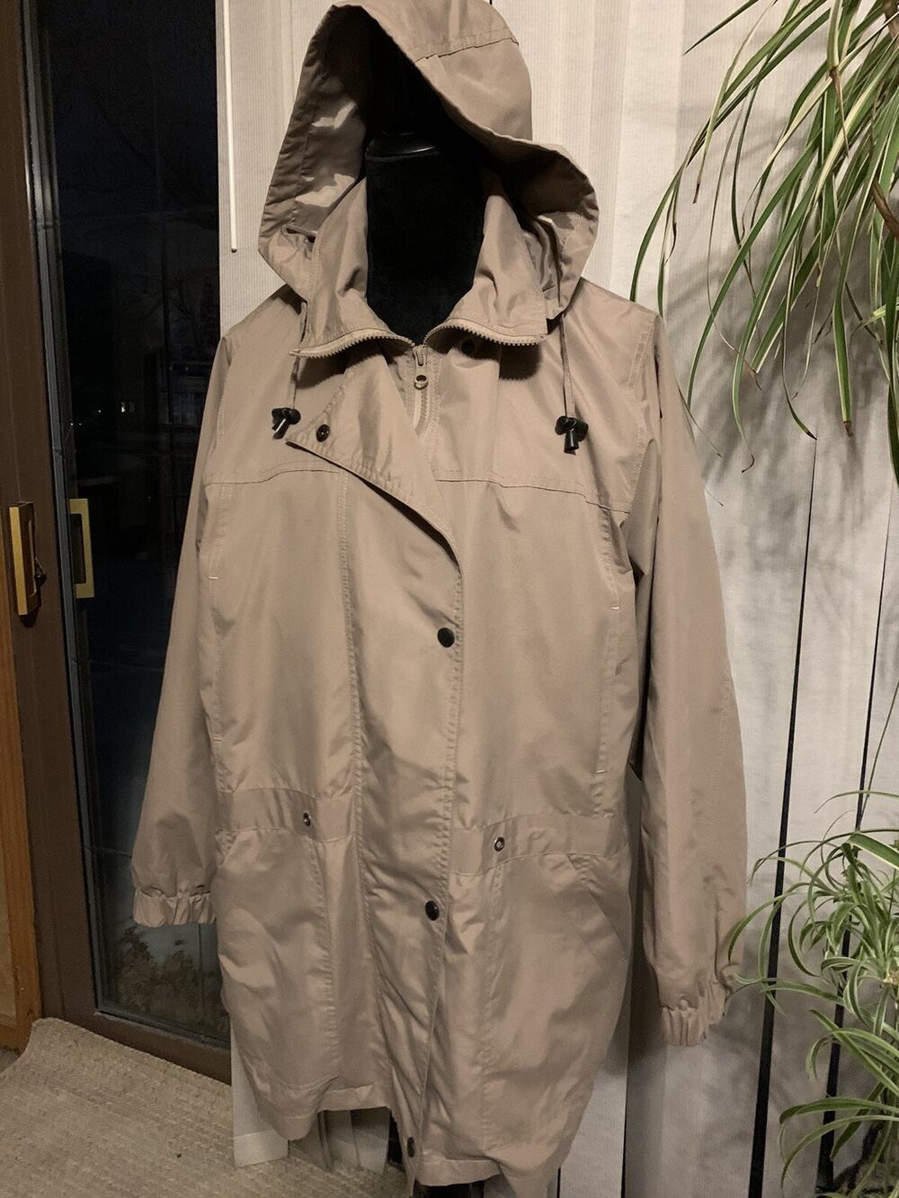 Serengeti Women’s Tan Lined Coat, Size XL